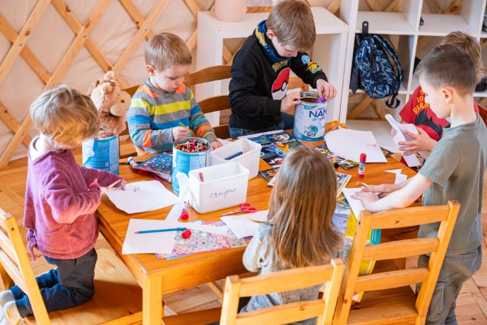 Activité artistique à la ferme pour les écoles